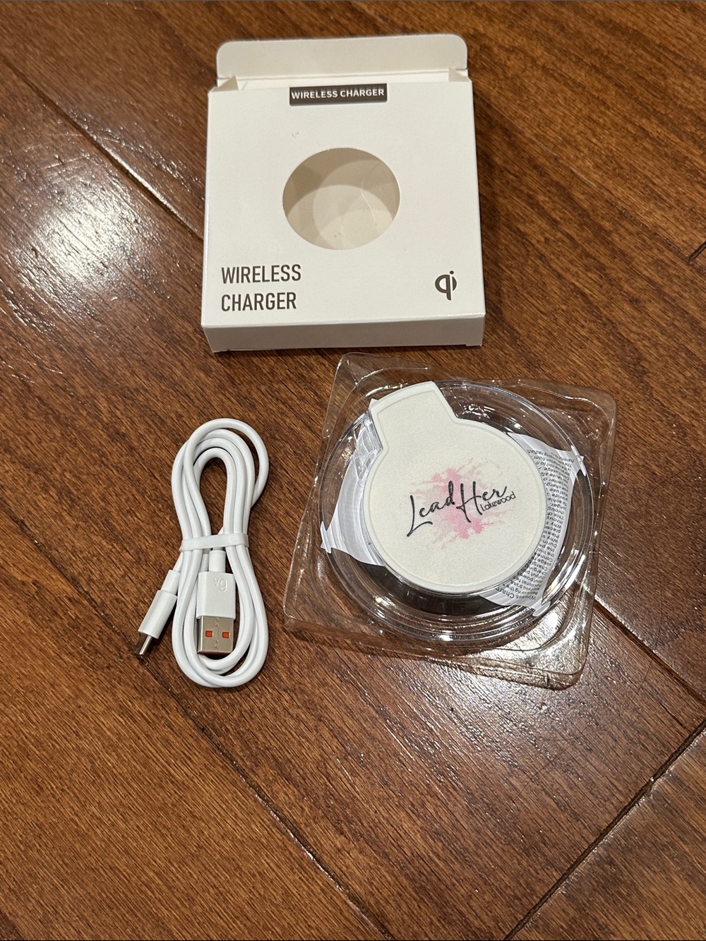 LeadHer Floral Wireless Charger with USB-C Cable - White